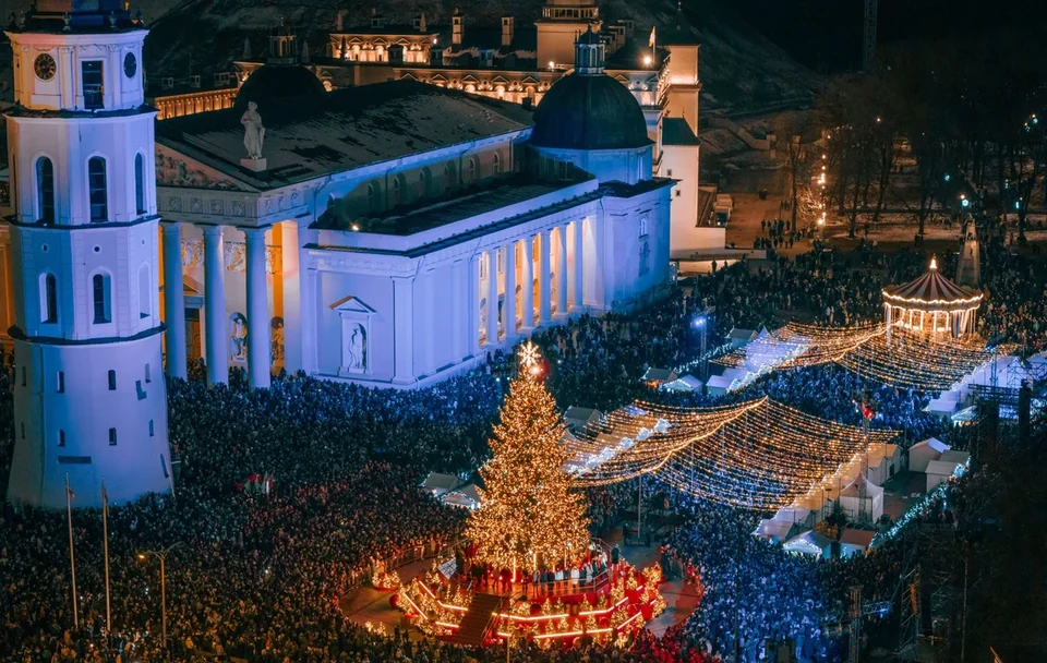 Vilnius Cathedral Square filled with people for the Christmas tree lighting