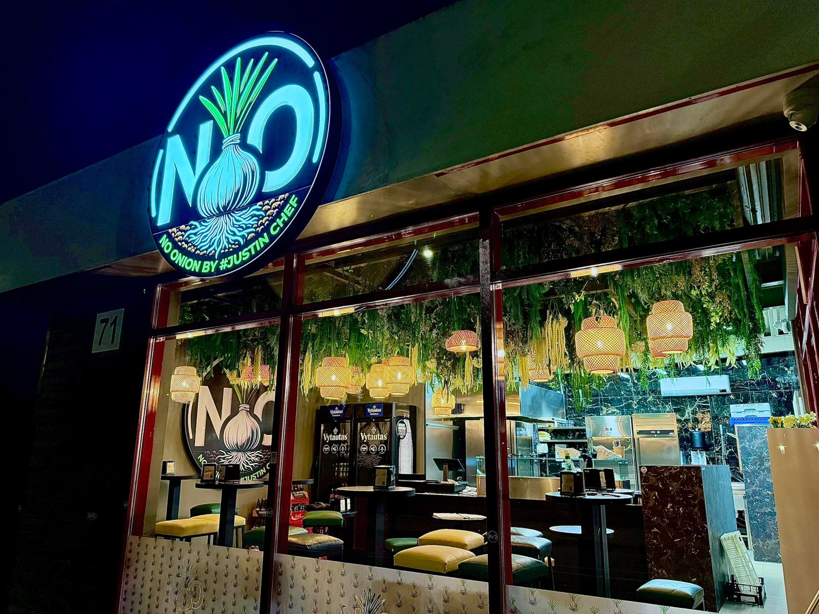 NO ONION restaurant exterior in Druskininkai at night