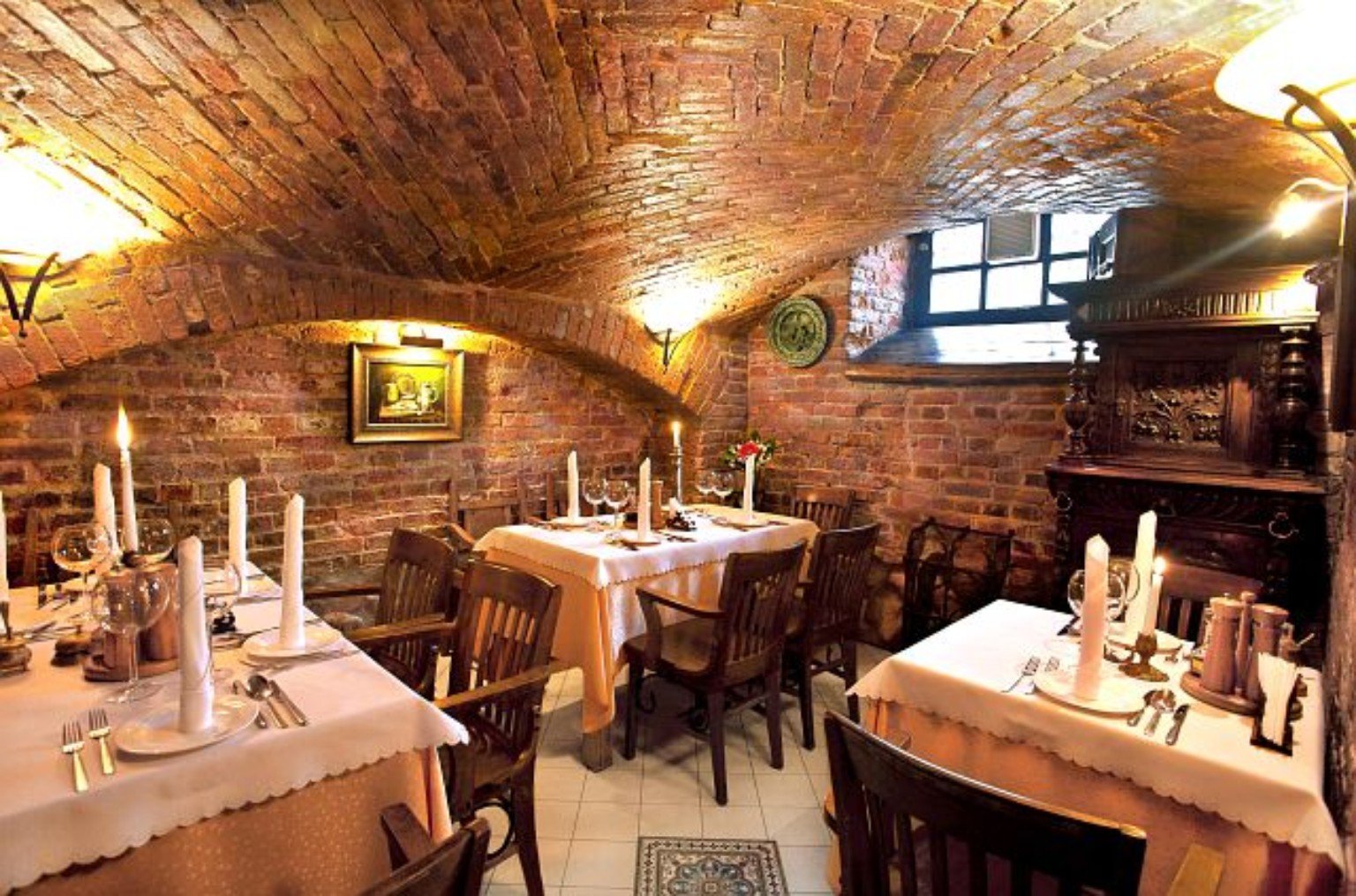Brick-vaulted dining room at Stora Antis in Klaipėda